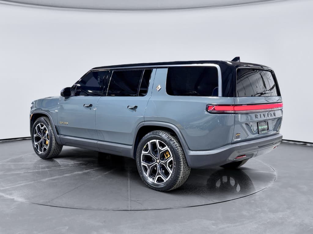 2026 Rivian R1S view 2