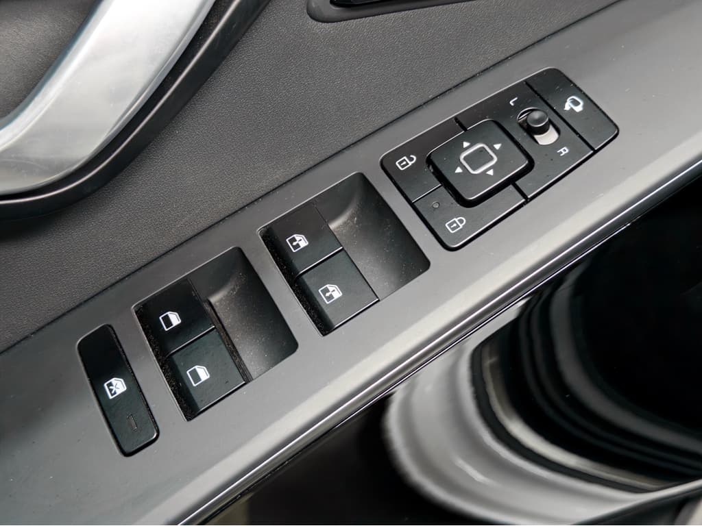 2023 Kia Niro EV view 7