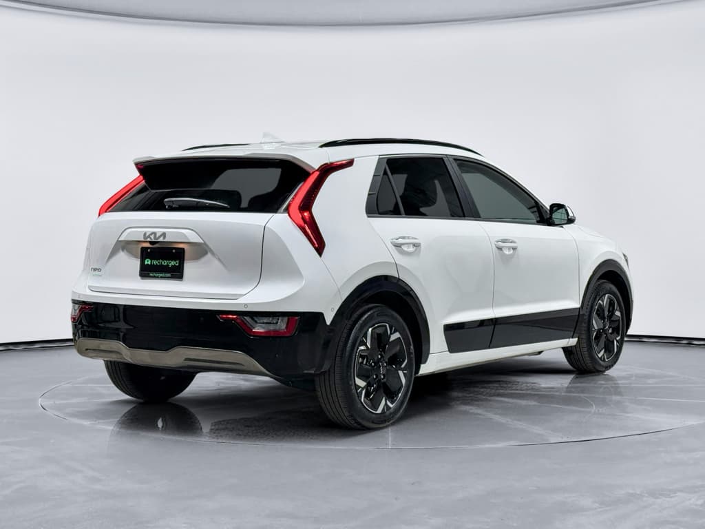 2023 Kia Niro EV view 3