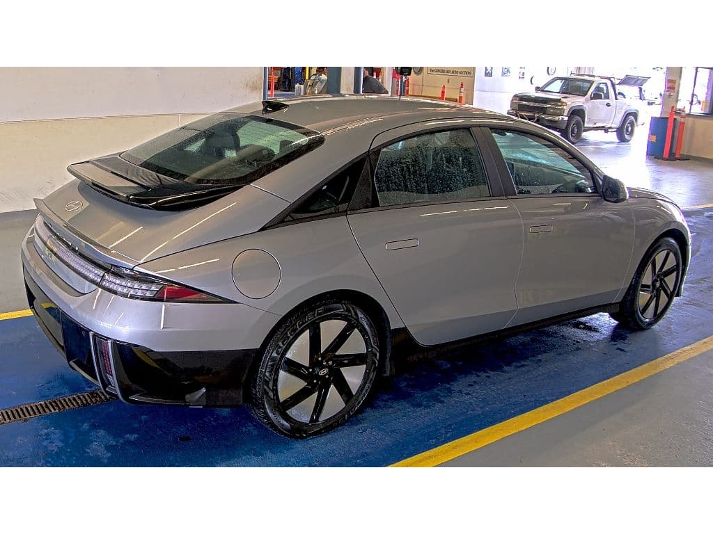 2024 Hyundai IONIQ 6 view 2