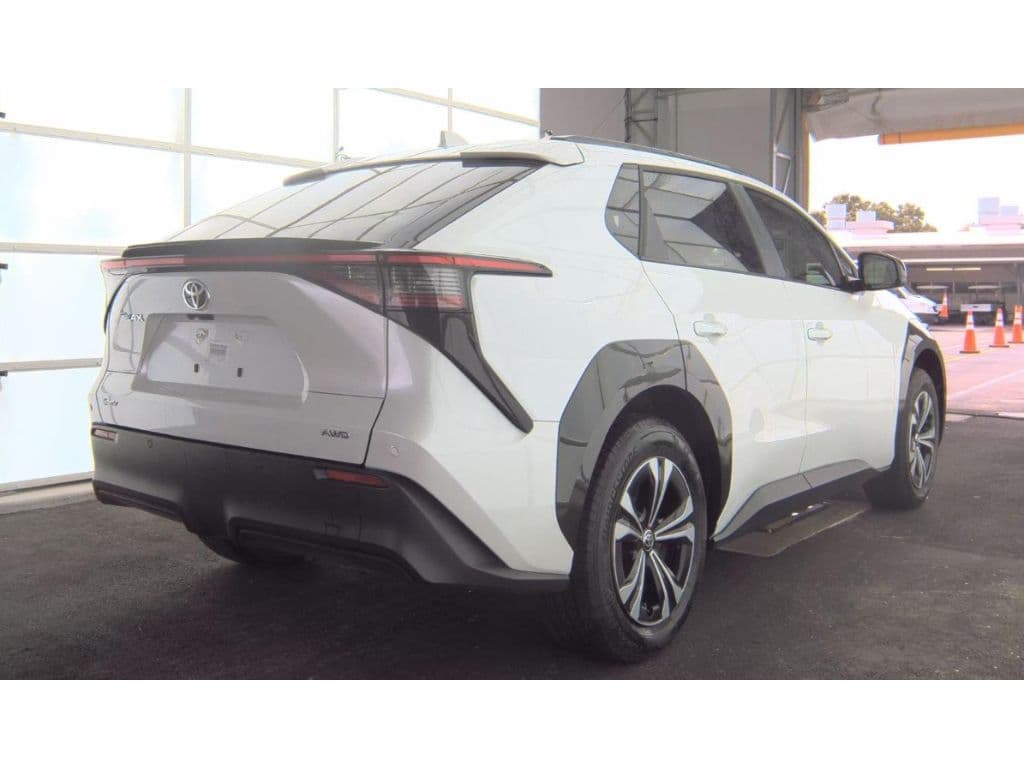 2024 Toyota bZ4X view 3