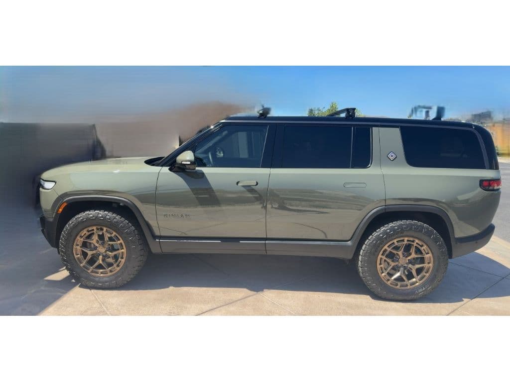 2026 Rivian R1S view 2