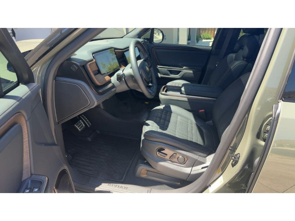 2026 Rivian R1S view 5