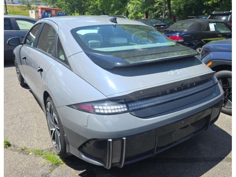 2024 Hyundai IONIQ 6 view 3