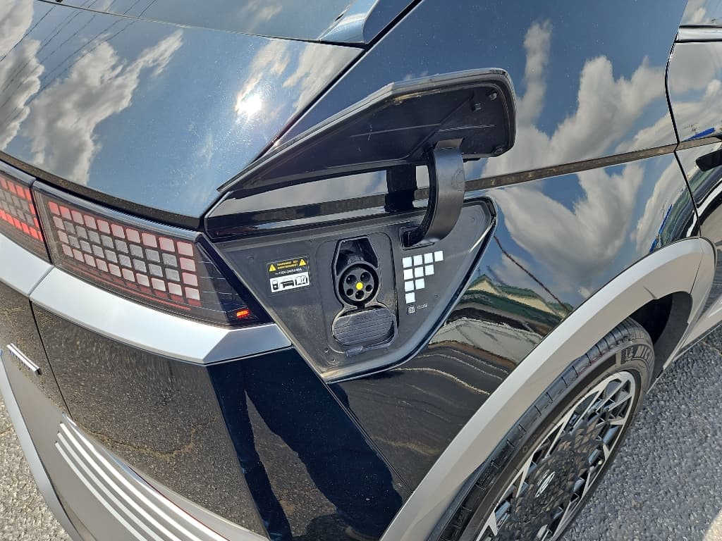 2022 Hyundai IONIQ 5 view 5
