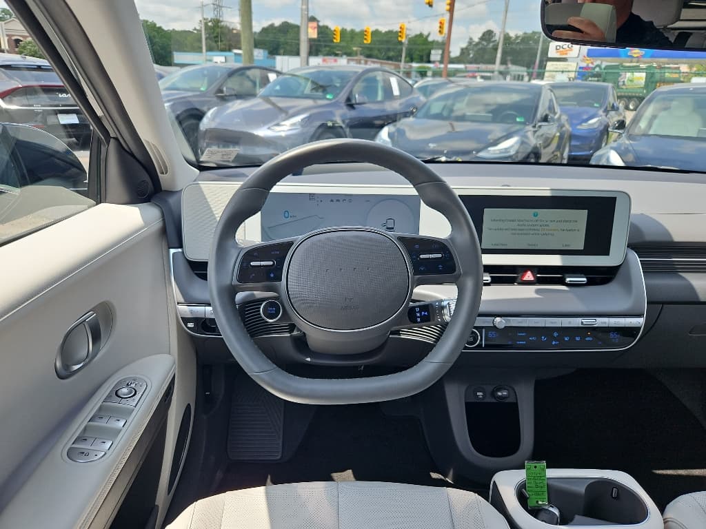 2022 Hyundai IONIQ 5 view 8
