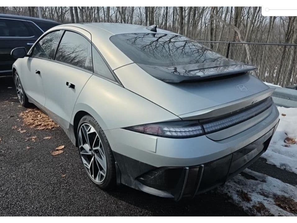 2024 Hyundai IONIQ 6 view 3
