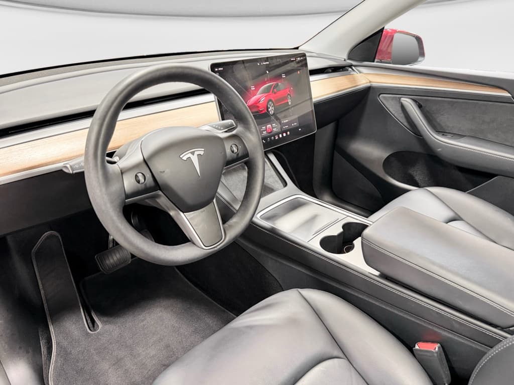 2024 Tesla Model Y view 16