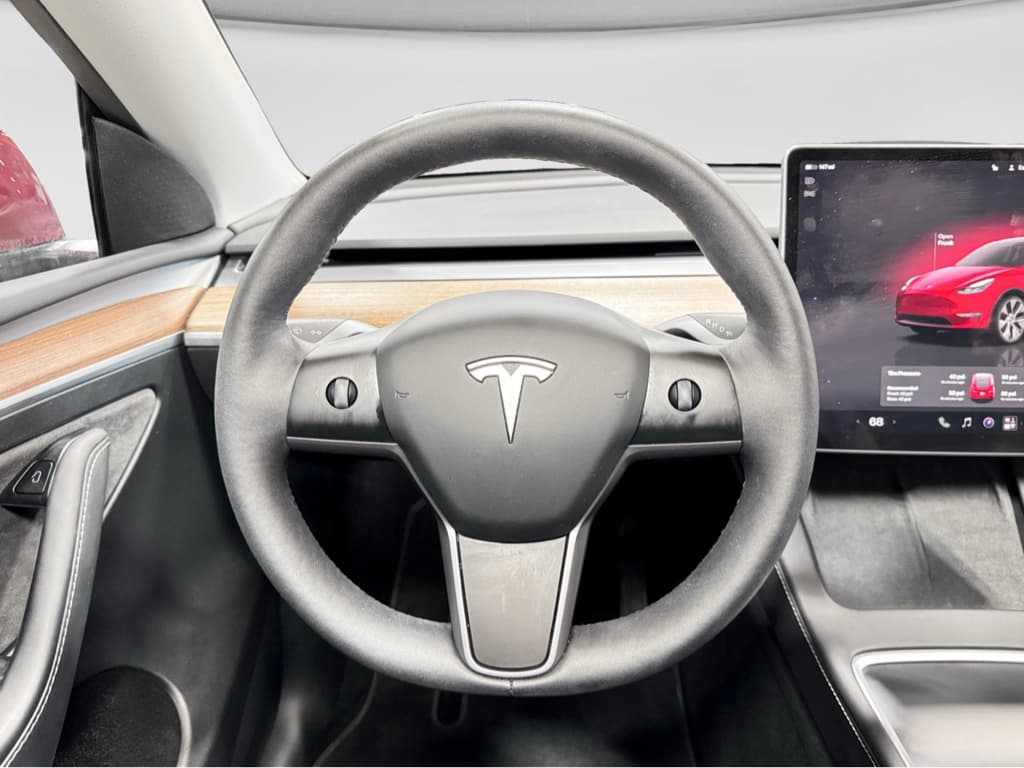 2024 Tesla Model Y view 7