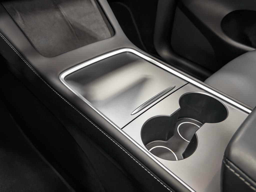 2024 Tesla Model Y view 17