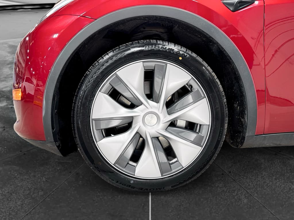 2024 Tesla Model Y view 29