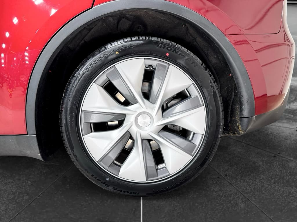 2024 Tesla Model Y view 31