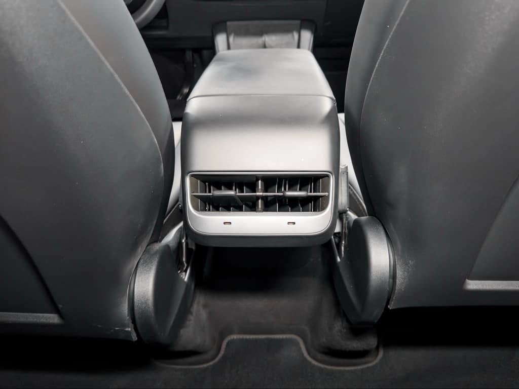 2024 Tesla Model Y view 19