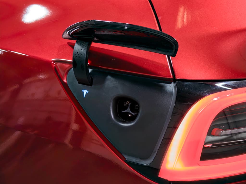 2024 Tesla Model Y view 5