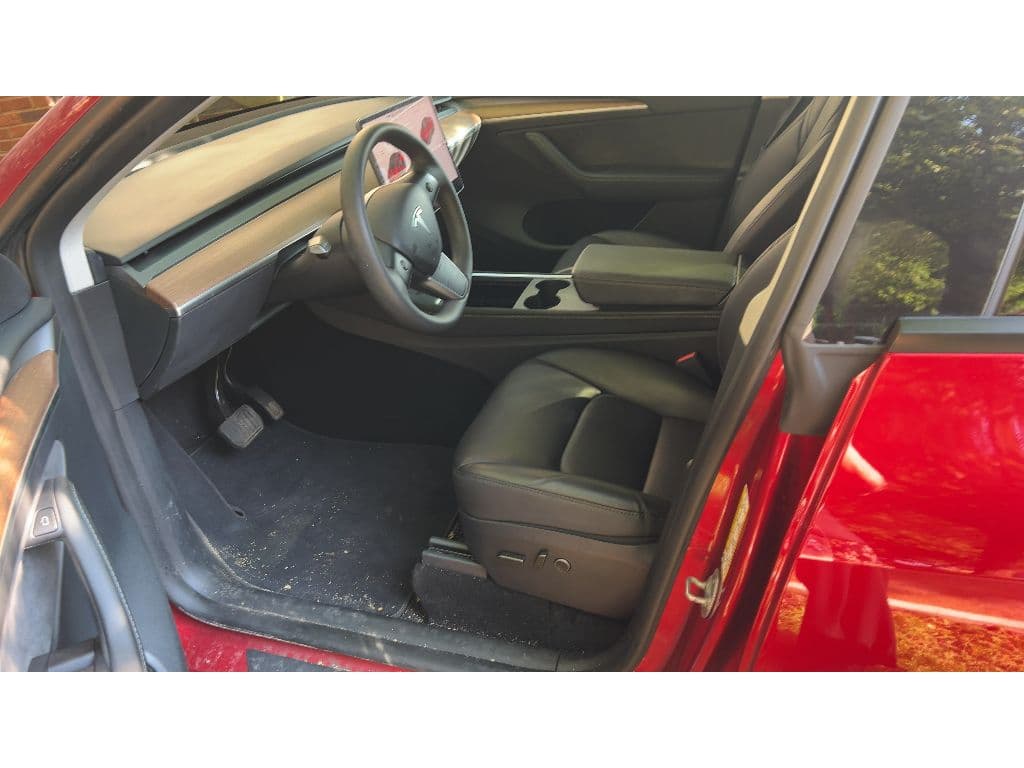 2024 Tesla Model Y view 4