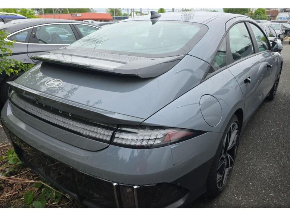 2024 Hyundai IONIQ 6 view 3