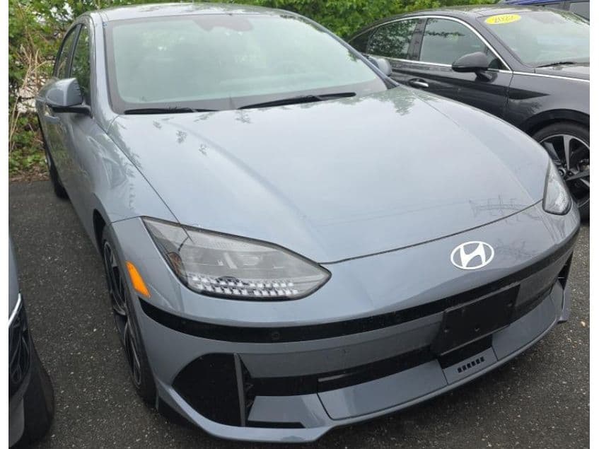 2024 Hyundai IONIQ 6 view 2