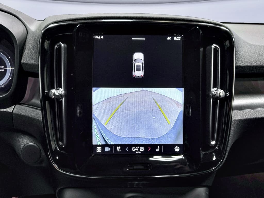 2023 Volvo XC40 view 14