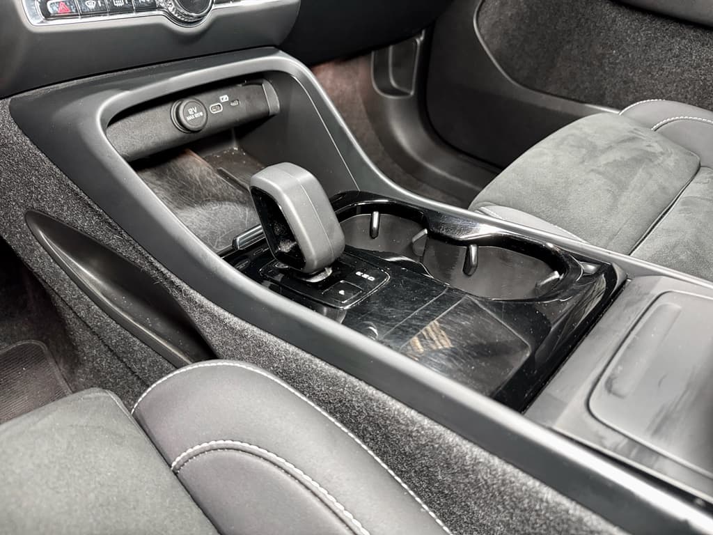 2023 Volvo XC40 view 19