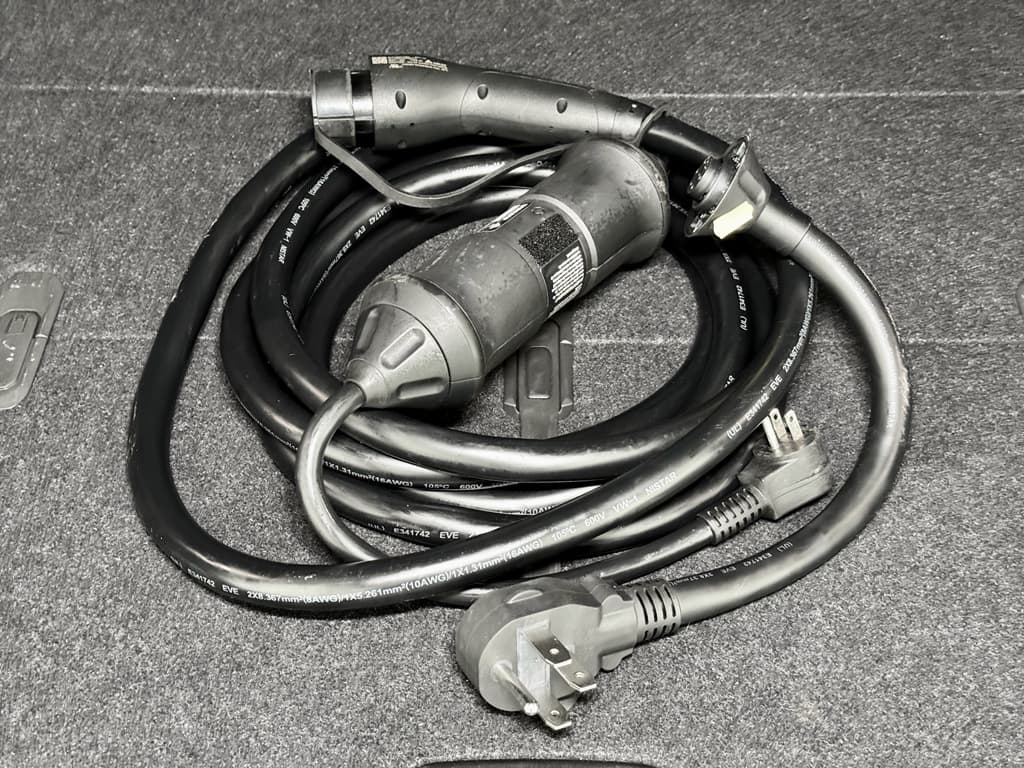 2023 Volvo XC40 view 6