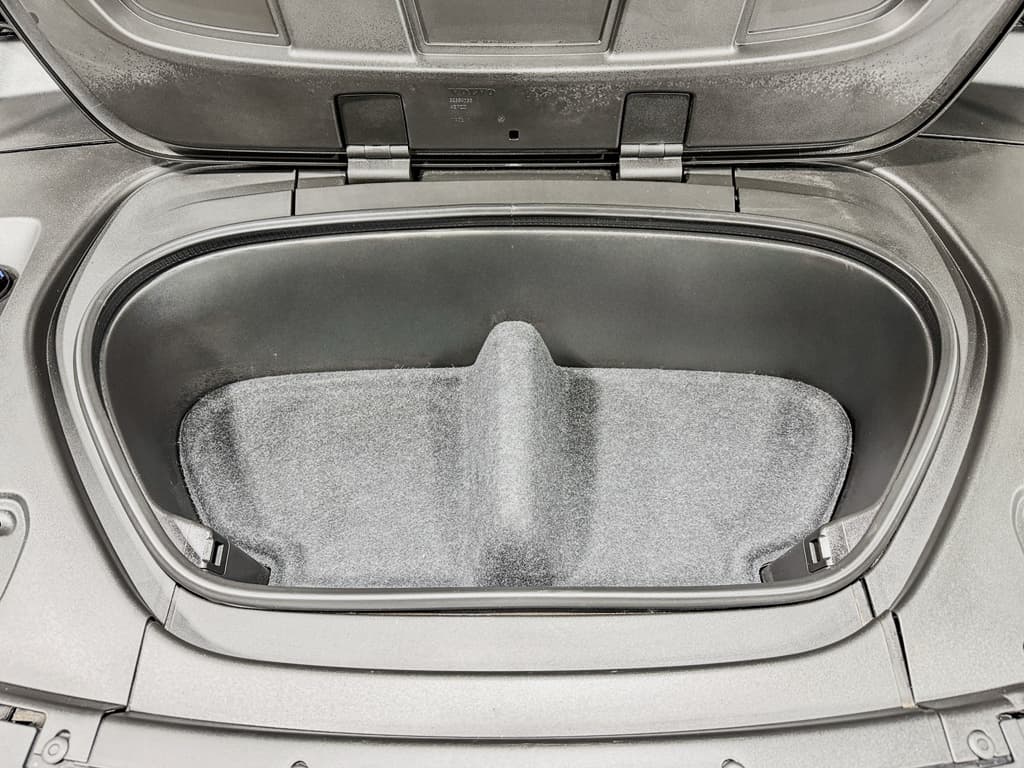 2023 Volvo XC40 view 26