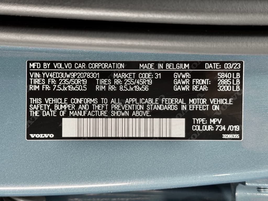 2023 Volvo XC40 view 29