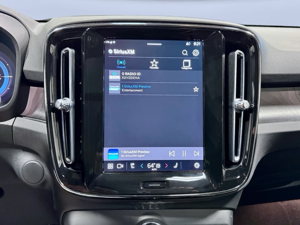 2023 Volvo XC40 view 13