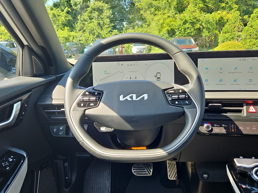 2022 Kia EV6 view 7
