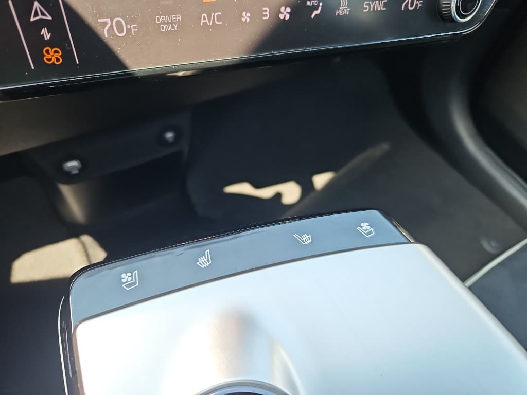 2022 Kia EV6 view 17