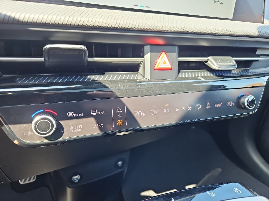 2022 Kia EV6 view 16