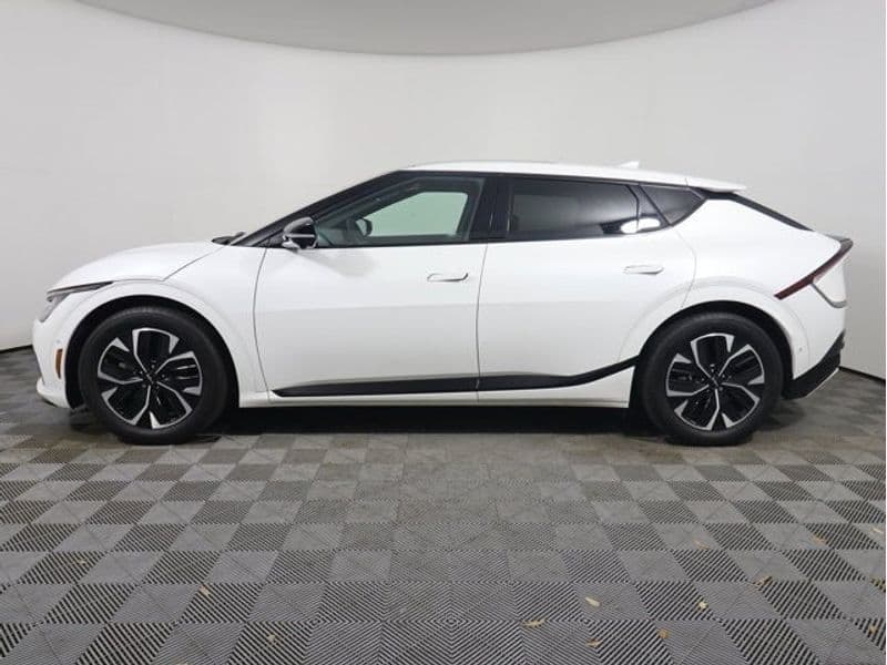 2022 Kia EV6 view 2