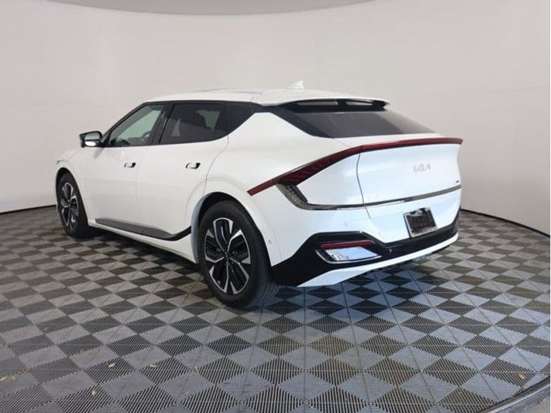 2022 Kia EV6 view 3