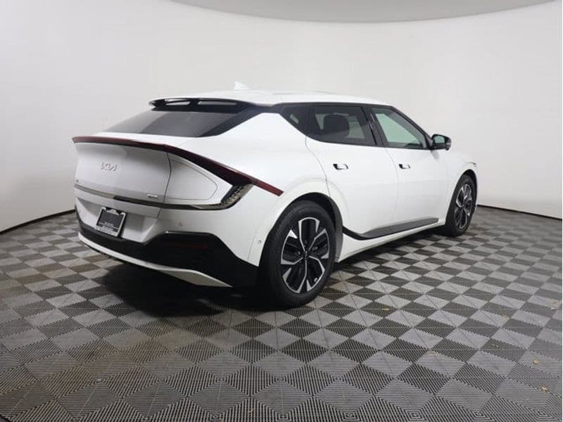 2022 Kia EV6 view 5
