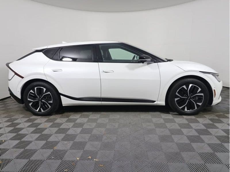 2022 Kia EV6 view 6