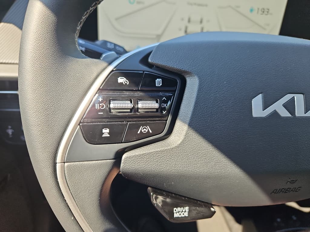 2022 Kia EV6 view 8