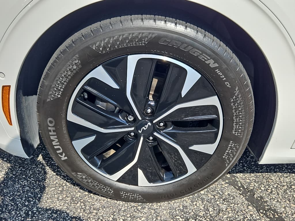 2022 Kia EV6 view 28