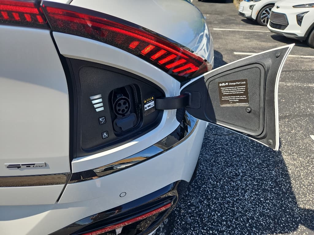 2022 Kia EV6 view 5