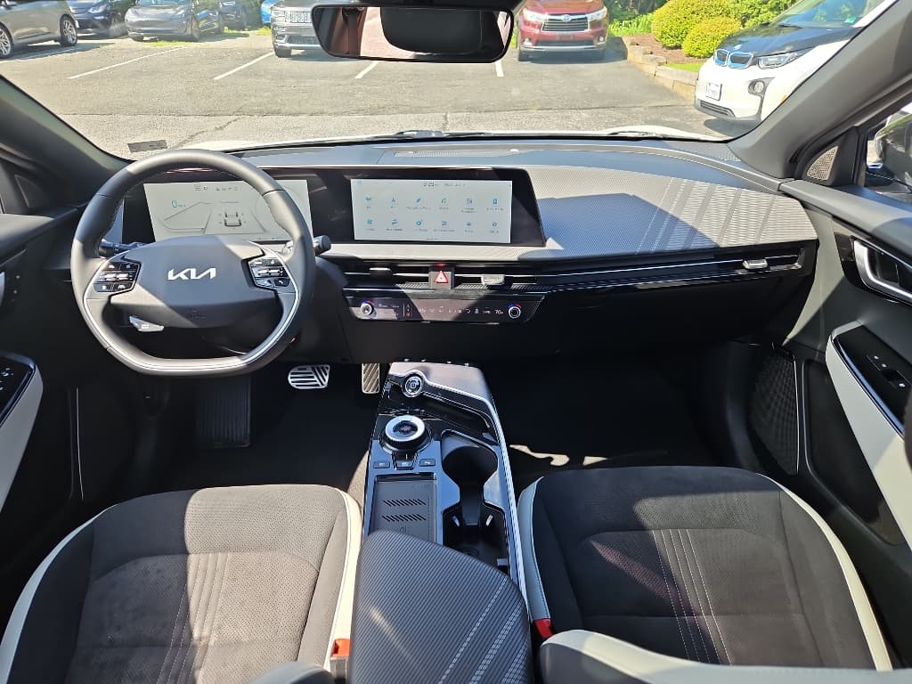 2022 Kia EV6 view 18