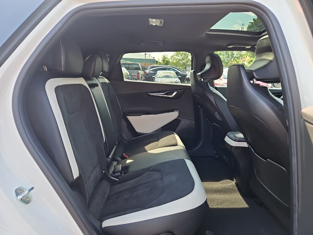 2022 Kia EV6 view 24