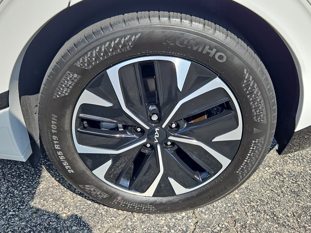 2022 Kia EV6 view 29