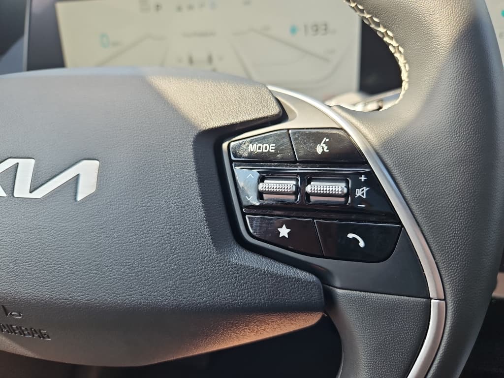 2022 Kia EV6 view 9