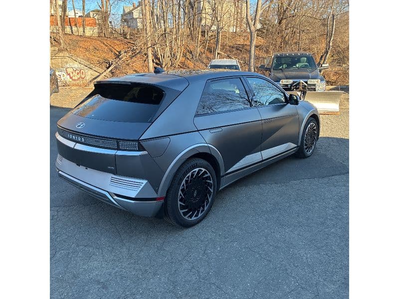 2022 Hyundai IONIQ 5 view 3