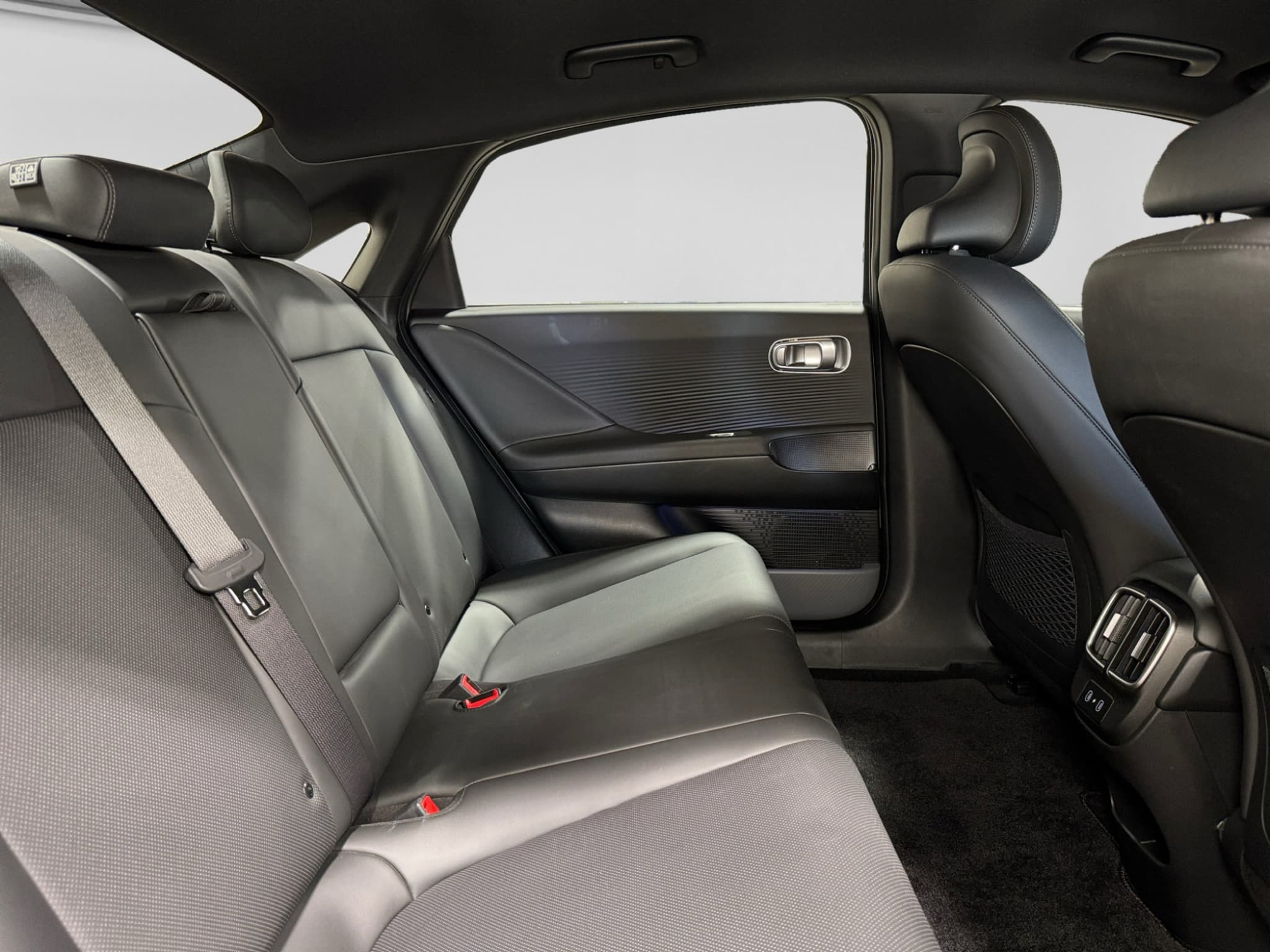 2024 Hyundai IONIQ 6 view 22