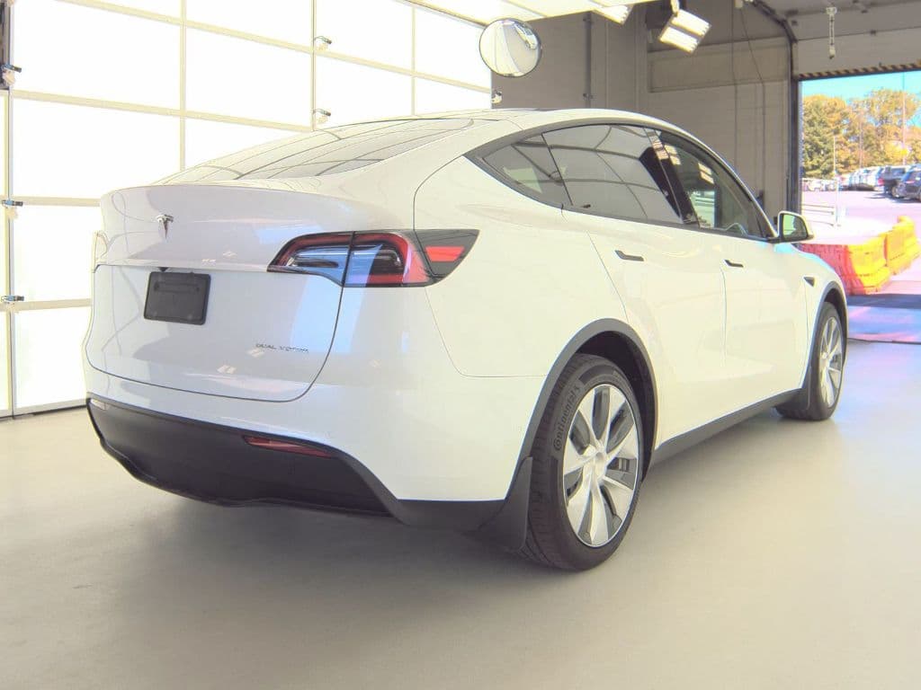 2021 Tesla Model Y view 3