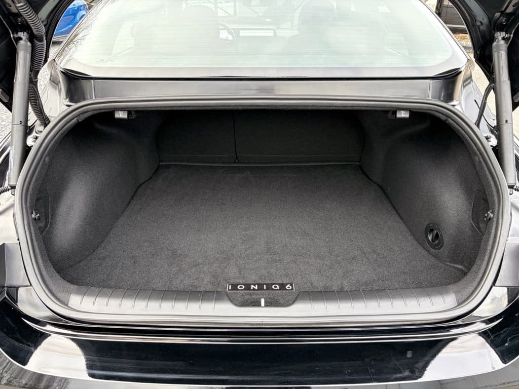 2024 Hyundai IONIQ 6 view 28