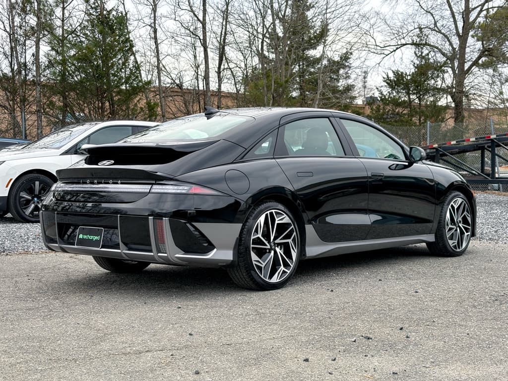 2024 Hyundai IONIQ 6 view 3