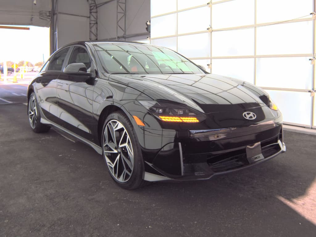 2024 Hyundai IONIQ 6 view 2