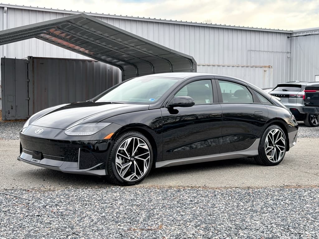 2024 Hyundai IONIQ 6 view 1