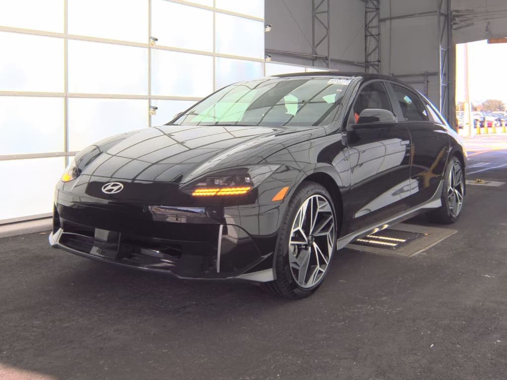 2024 Hyundai IONIQ 6 view 1