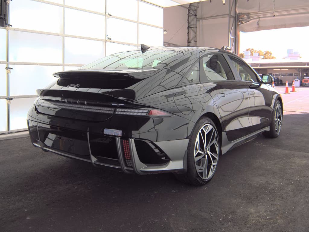 2024 Hyundai IONIQ 6 view 3